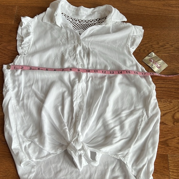 Pinup white sleeveless front knot blouse w/ crochet detail back.Italian fabric - Picture 4 of 6